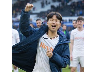 엄지성 드디어 잉글랜드 데뷔골 터뜨려