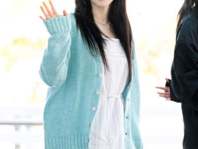 태연 에스파 카리나 정치색 논란에 V 포즈 조심해
