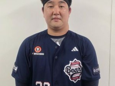 장승현 승부를 결정짓는 홈런 터뜨려