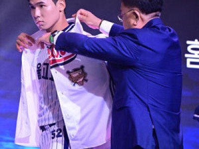 두산 김지우 데려오고 11명 신인 영입 완료
